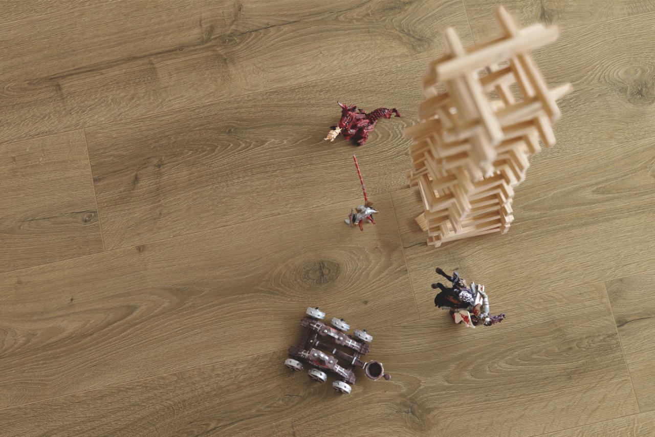 Кварцвиниловая плитка Pergo замковая Optimum Click Classic plank Дуб Горный коричневый V3107-40162 1251×187×4,5 фото в интерьере